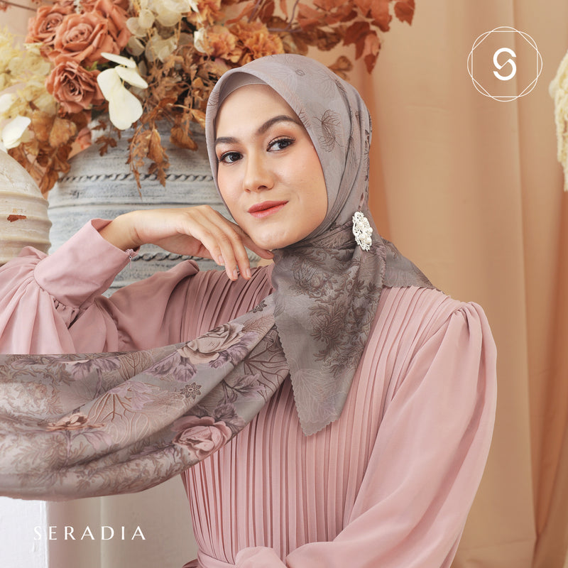 Seradia Hijab Segi Empat Harina