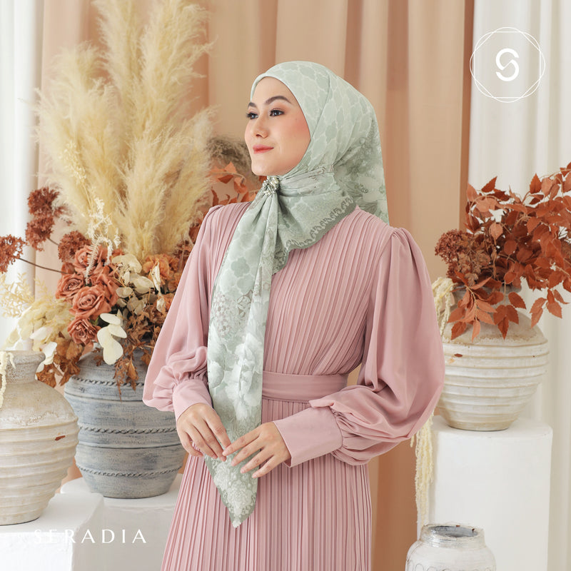 Seradia Hijab Segi Empat Kemala