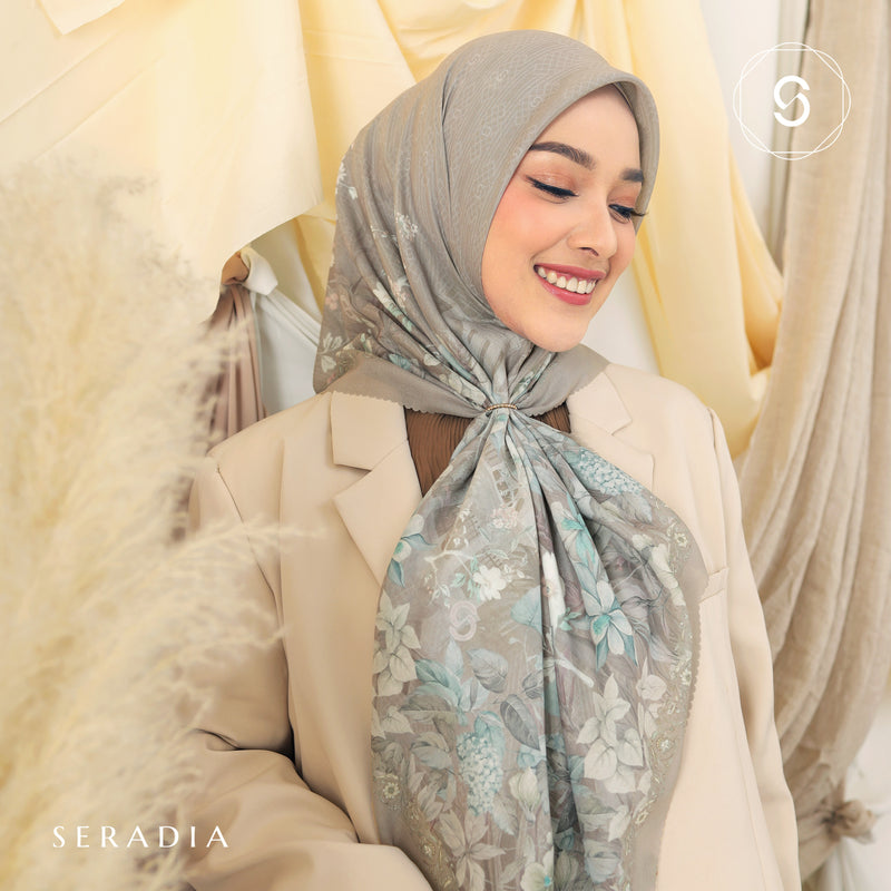 Seradia Hijab Segi Empat Hana Collection