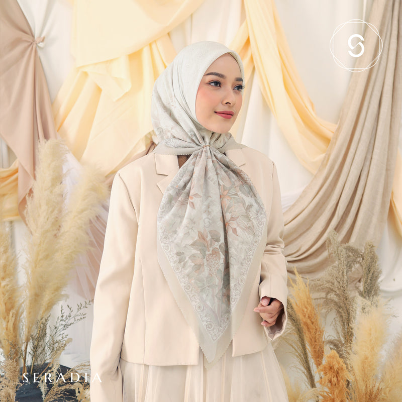 Seradia Hijab Segi Empat Hana Collection