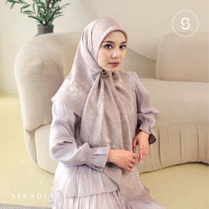Seradia Hijab - Segi Empat Motif Haria Timeless Collection