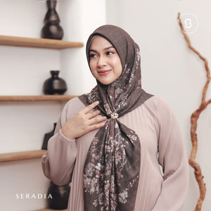 Seradia - Hijab Segi Empat Motif Sheina - Petals of June