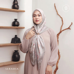 Seradia - Hijab Segi Empat Motif Sheina - Petals of June