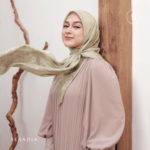 Seradia - Hijab Segi Empat Motif Sheina - Petals of June