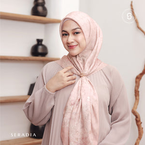 Seradia - Hijab Segi Empat Motif Sheina - Petals of June