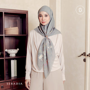 Seradia Hijab - Segi Empat Motif Kanira - Timeless Collection