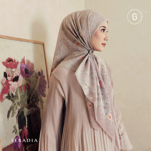 Seradia Hijab - Segi Empat Motif Lemira - Timeless Collection