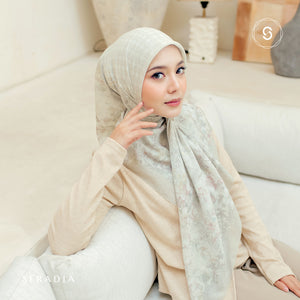 Seradia Hijab - Segi Empat Motif Nesara - Timeless Collection