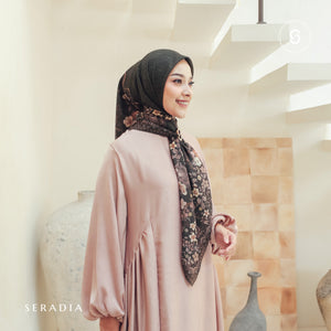 Seradia Hijab - Segi Empat Motif Gamiya- Timeless Collection