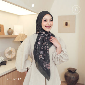 Seradia Hijab - Segi Empat Motif Saila - Timeless Collection