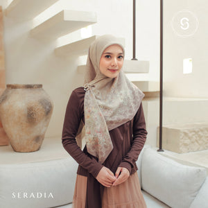 Seradia Hijab - Segi Empat Motif Hakira - Timeless Collection