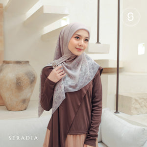 Seradia Hijab - Segi Empat Motif Hakira - Timeless Collection