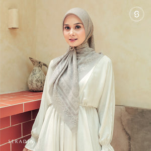 Seradia Hijab - Segi Empat Motif Sanira Timeless Collection