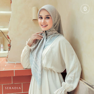 Seradia Hijab - Segi Empat Motif Sanira Timeless Collection