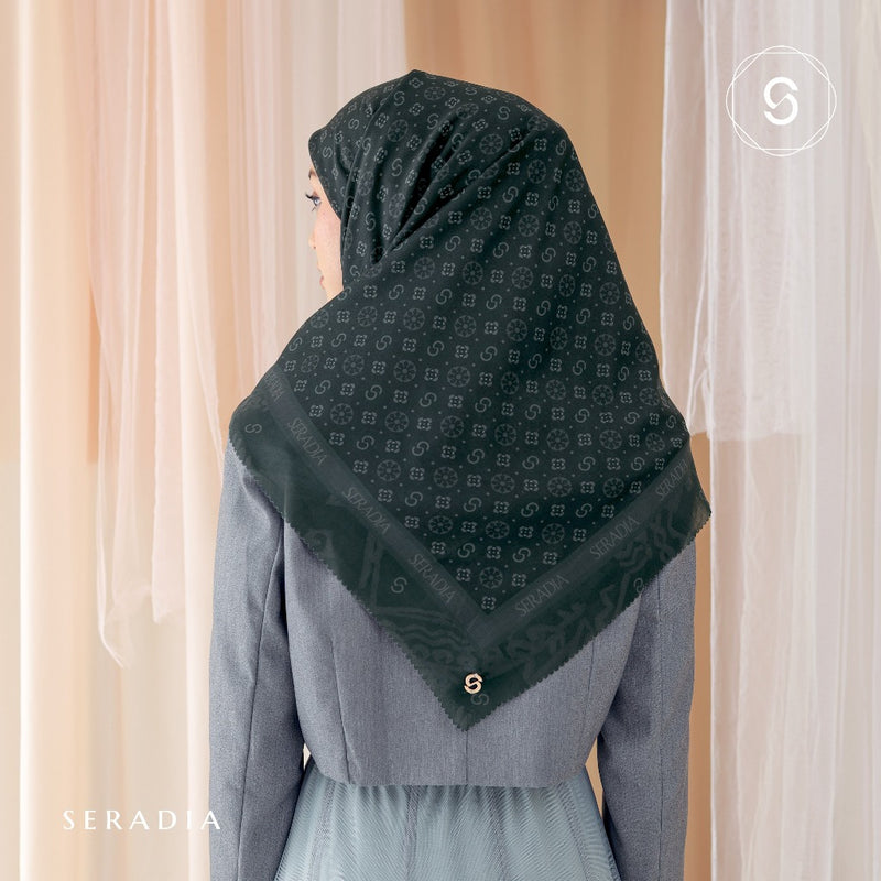 Seradia Hijab Segi Empat Monogram 2.0