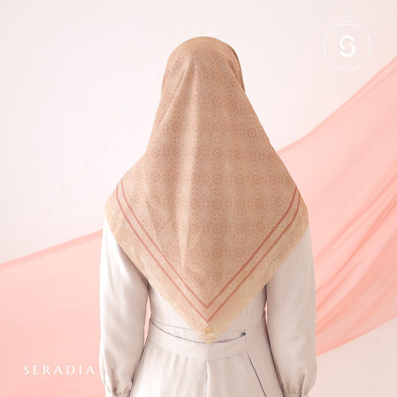 Seradia Hijab Segi Empat Monogram 2.0