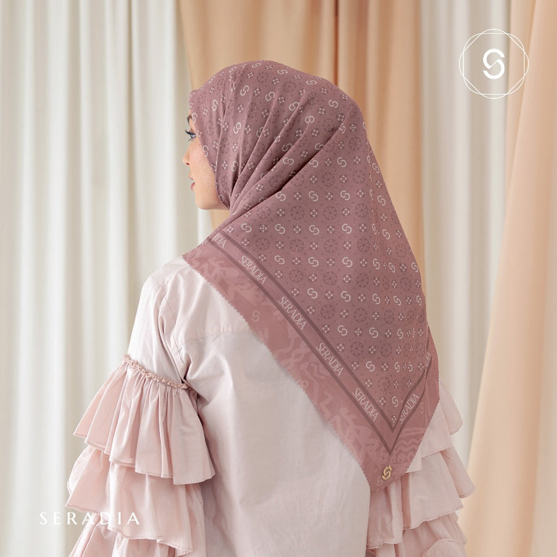 Seradia Hijab Segi Empat Monogram 2.0