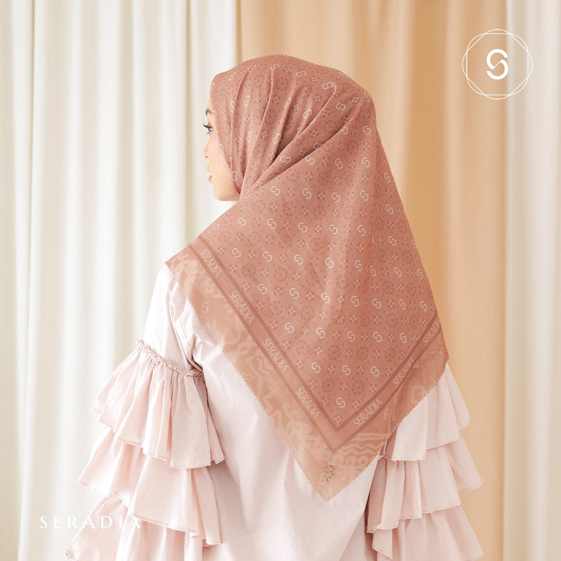 Seradia Hijab Segi Empat Monogram 2.0