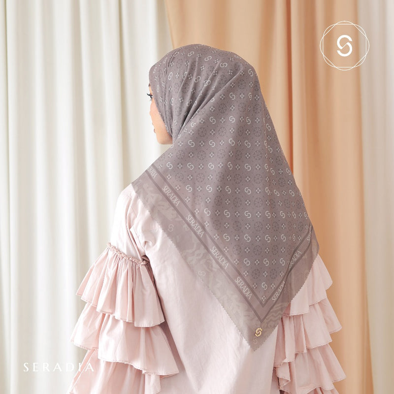 Seradia Hijab Segi Empat Monogram 2.0