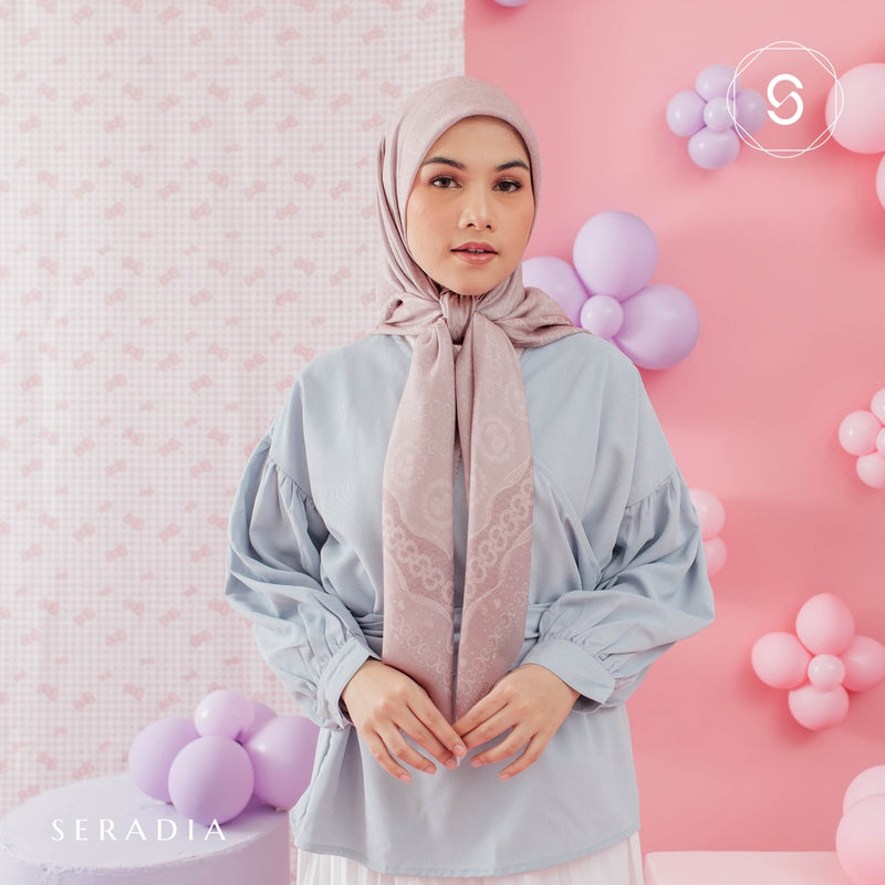 Seradia Hijab Segi Empat Companion Monogram