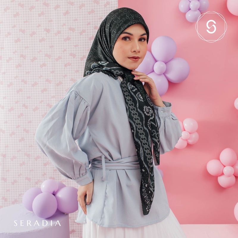 Seradia Hijab Segi Empat Companion Monogram