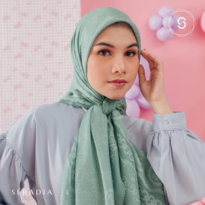 Seradia Hijab Segi Empat Companion Monogram