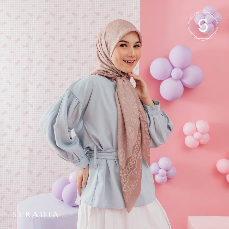 Seradia Hijab Segi Empat Companion Monogram